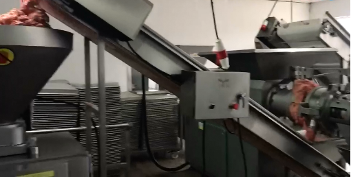 雙百220分離機(jī)分離碎肉視頻